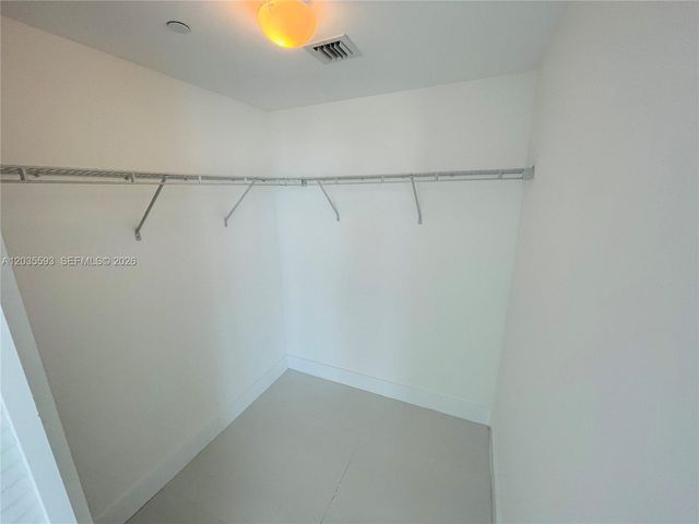 950 Brickell Bay Dr 3210, Miami, FL 33131