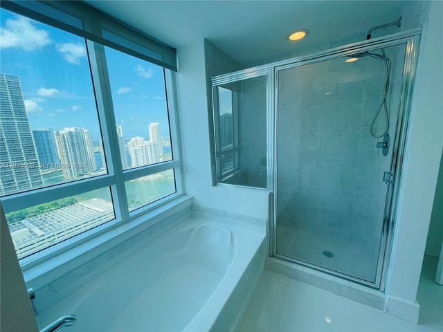 950 Brickell Bay Dr 3210, Miami, FL 33131