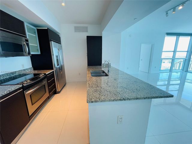 950 Brickell Bay Dr 3210, Miami, FL 33131