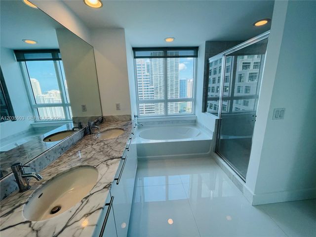 950 Brickell Bay Dr 3210, Miami, FL 33131