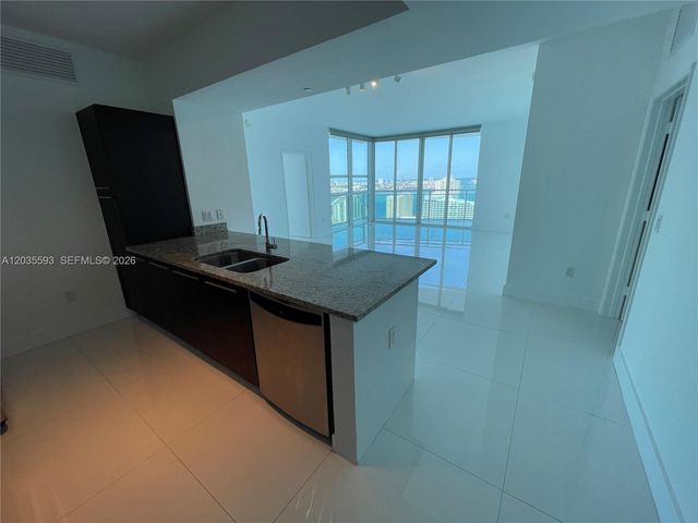 950 Brickell Bay Dr 3210, Miami, FL 33131
