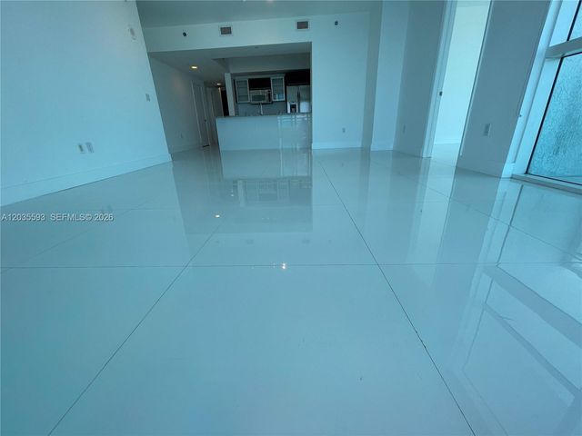 950 Brickell Bay Dr 3210, Miami, FL 33131