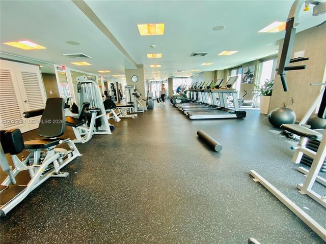 950 Brickell Bay Dr 3210, Miami, FL 33131