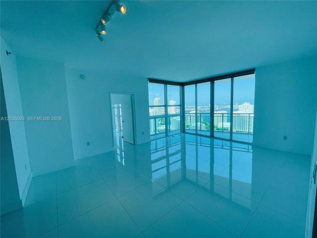 950 Brickell Bay Dr 3210, Miami, FL 33131