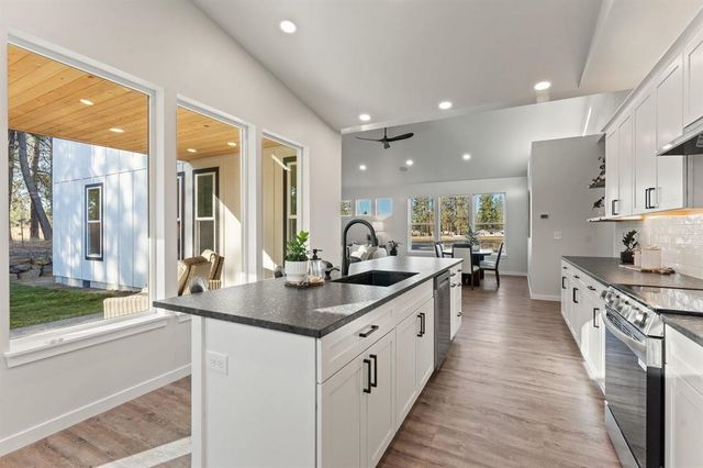 3756 E Nyberg Ln, Mead, WA 99021