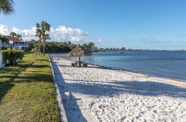 4160 35TH TERRACE S I, St Petersburg, FL 33711