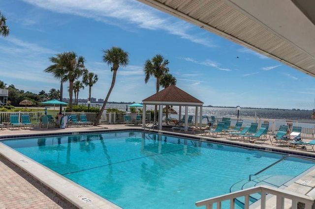 4160 35TH TERRACE S I, St Petersburg, FL 33711