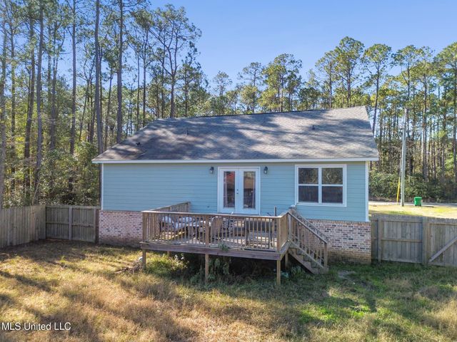 1132 Ash Street, Ocean Springs, MS 39564