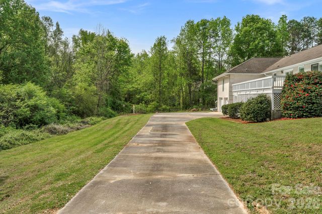 15015 Pawnee Trail, Matthews, NC 28104