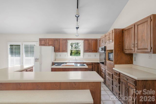 15015 Pawnee Trail, Matthews, NC 28104