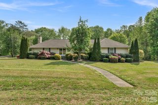 15015 Pawnee Trail, Matthews, NC 28104