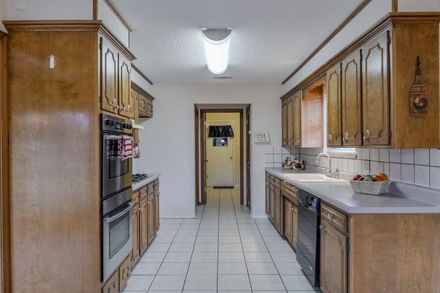 1609 Delta Drive, Arlington, TX 76012