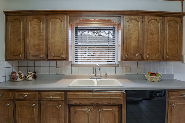 1609 Delta Drive, Arlington, TX 76012