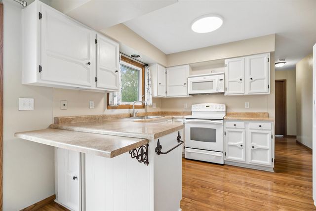 3302 Mt. Vernon Drive, Waterloo, IA 50701