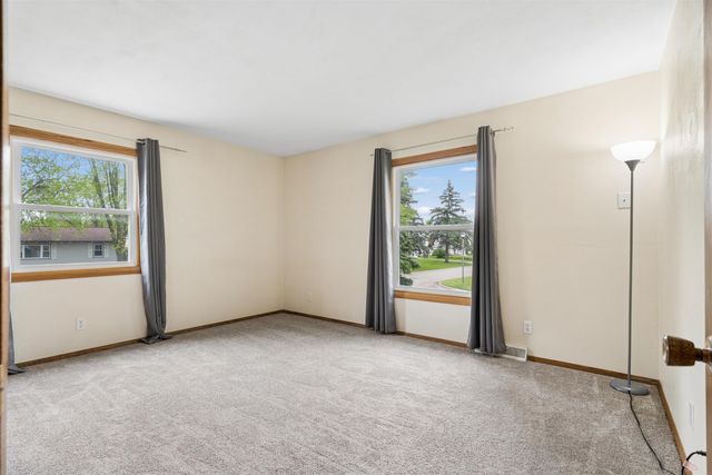 3302 Mt. Vernon Drive, Waterloo, IA 50701