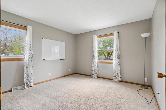 3302 Mt. Vernon Drive, Waterloo, IA 50701