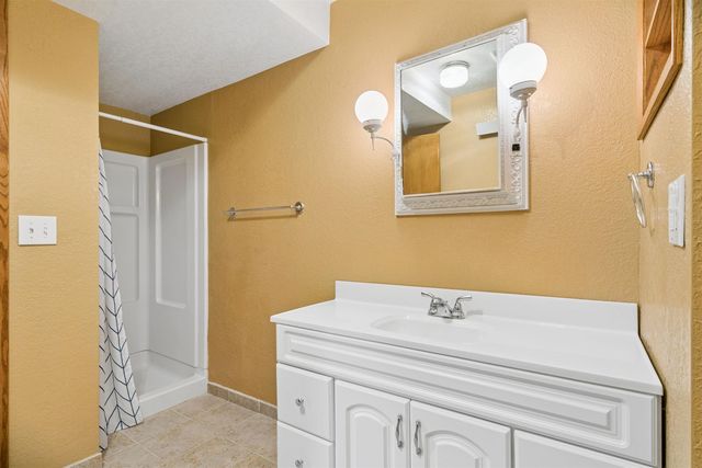 3302 Mt. Vernon Drive, Waterloo, IA 50701
