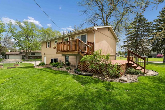 3302 Mt. Vernon Drive, Waterloo, IA 50701