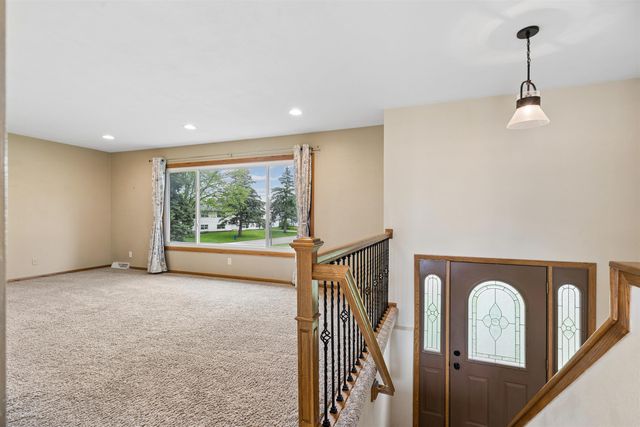 3302 Mt. Vernon Drive, Waterloo, IA 50701