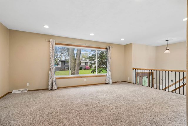 3302 Mt. Vernon Drive, Waterloo, IA 50701