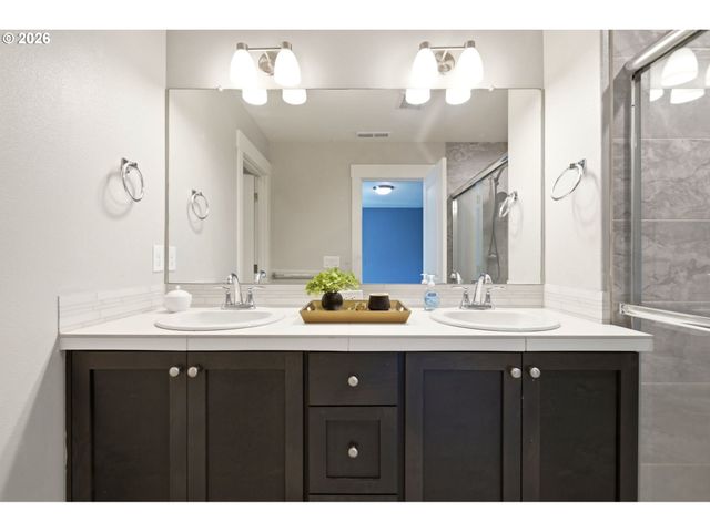 1036 N AUBURN Pl, Ridgefield, WA 98642