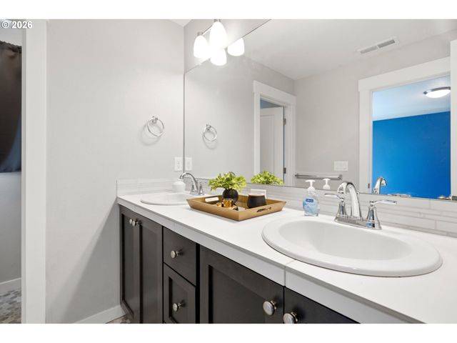1036 N AUBURN Pl, Ridgefield, WA 98642