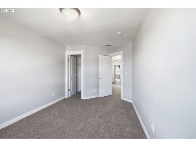 1036 N AUBURN Pl, Ridgefield, WA 98642