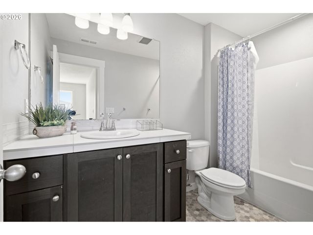 1036 N AUBURN Pl, Ridgefield, WA 98642