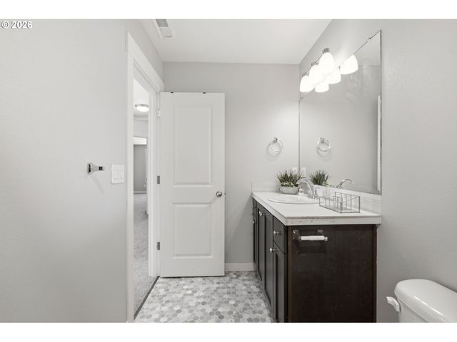 1036 N AUBURN Pl, Ridgefield, WA 98642