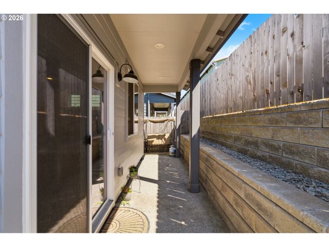 1036 N AUBURN Pl, Ridgefield, WA 98642