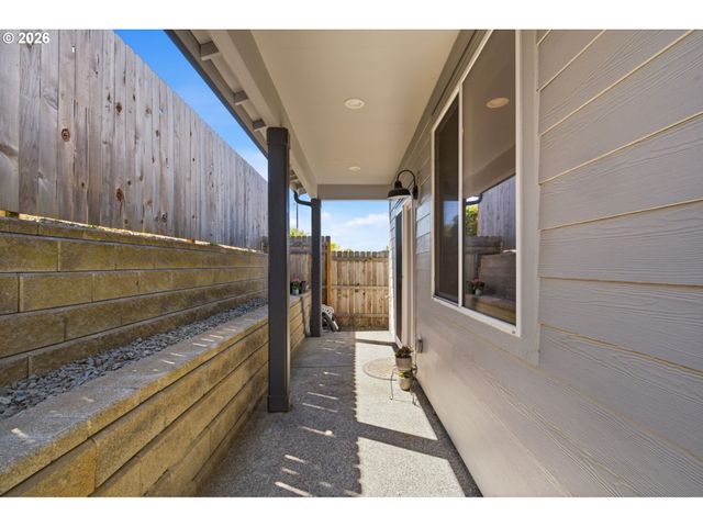 1036 N AUBURN Pl, Ridgefield, WA 98642