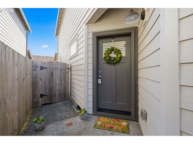 1036 N AUBURN Pl, Ridgefield, WA 98642