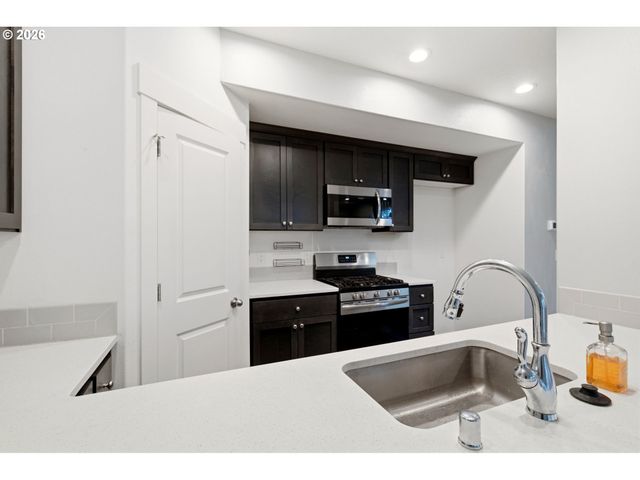 1036 N AUBURN Pl, Ridgefield, WA 98642