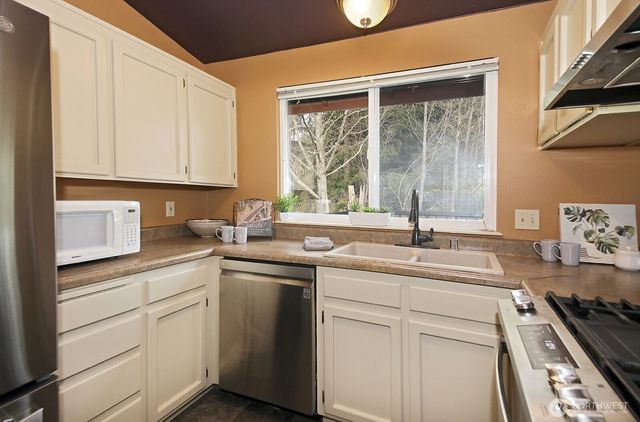 445 Mitchell Drive, Coupeville, WA 98239