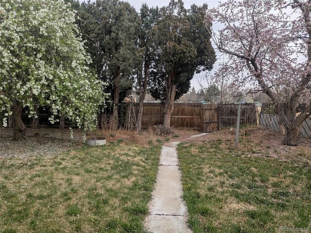 8225 W 19th Avenue, Lakewood, CO 80214