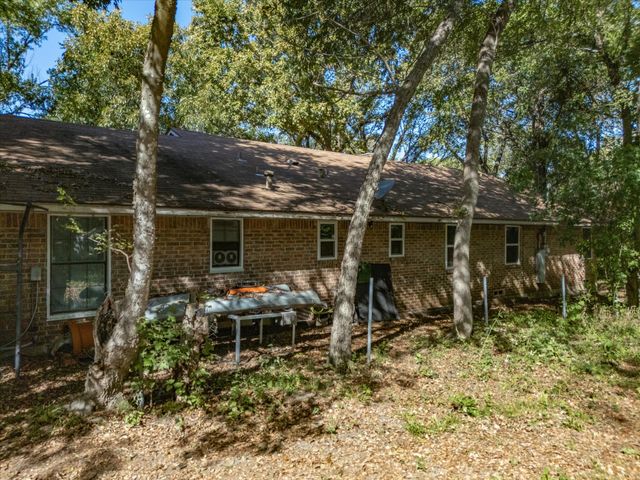 121 Little John Drive, Desoto, TX 75115