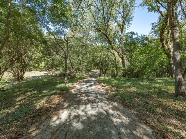 121 Little John Drive, Desoto, TX 75115