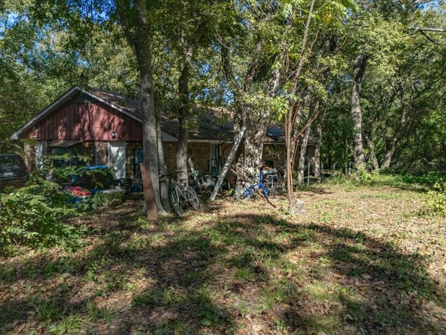 121 Little John Drive, Desoto, TX 75115