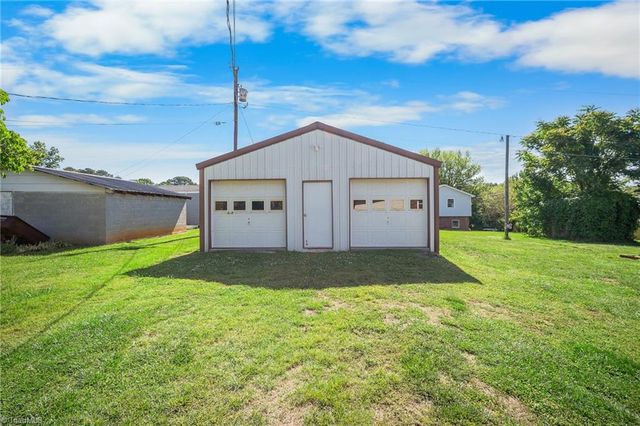 287 Holly Avenue, Mount Airy, NC 27030