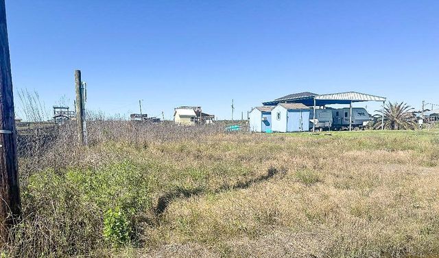 1455 Mabry Street, Gilchrist, TX 77617