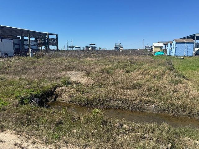 1455 Mabry Street, Gilchrist, TX 77617