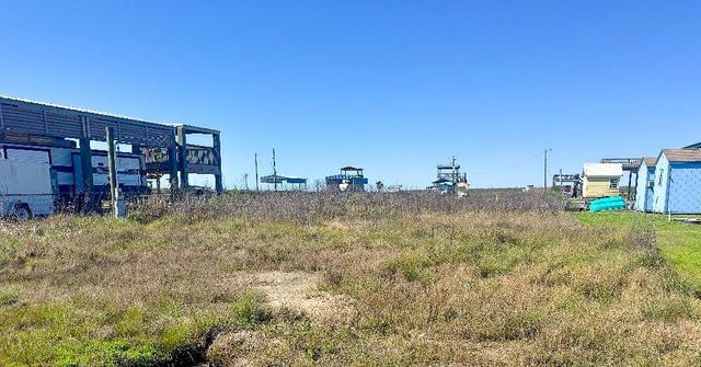1455 Mabry Street, Gilchrist, TX 77617