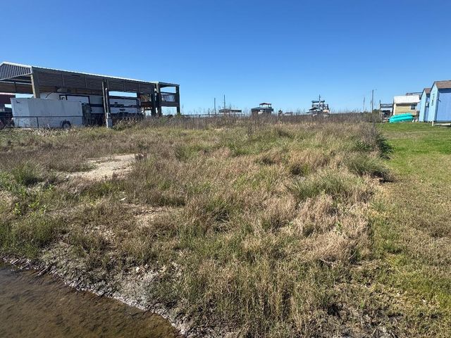 1455 Mabry Street, Gilchrist, TX 77617