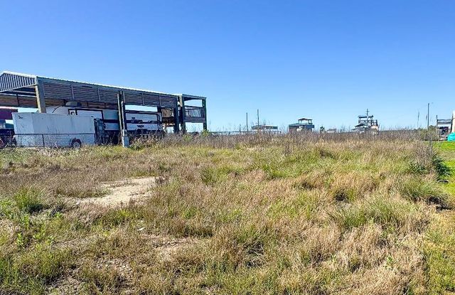 1455 Mabry Street, Gilchrist, TX 77617