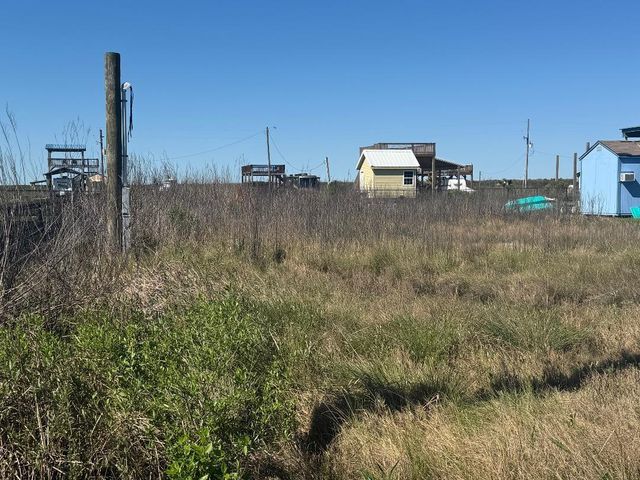 1455 Mabry Street, Gilchrist, TX 77617