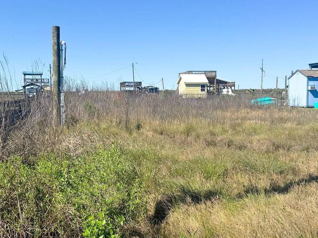 1455 Mabry Street, Gilchrist, TX 77617