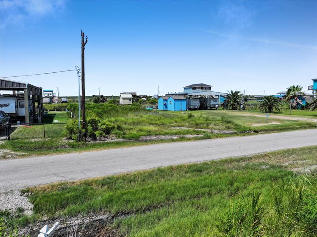 1455 Mabry Street, Gilchrist, TX 77617