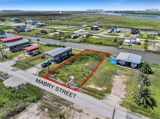 1455 Mabry Street, Gilchrist, TX 77617