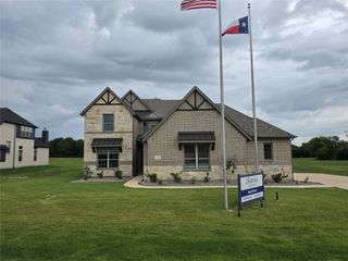 232 Redwood Circle, Trenton, TX 75490
