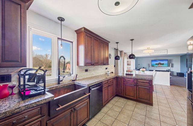 19328 Woodfield Court, Tinley Park, IL 60487